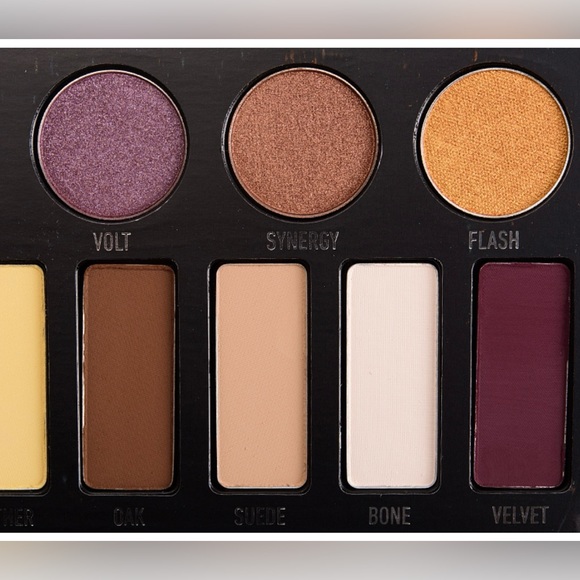 NWOT — “Metal Matte” Eyeshadow Palette — KVD Vegan Beauty - Picture 2 of 6